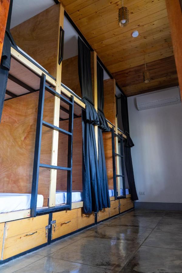 Momo Hostel Moalboal Esterno foto